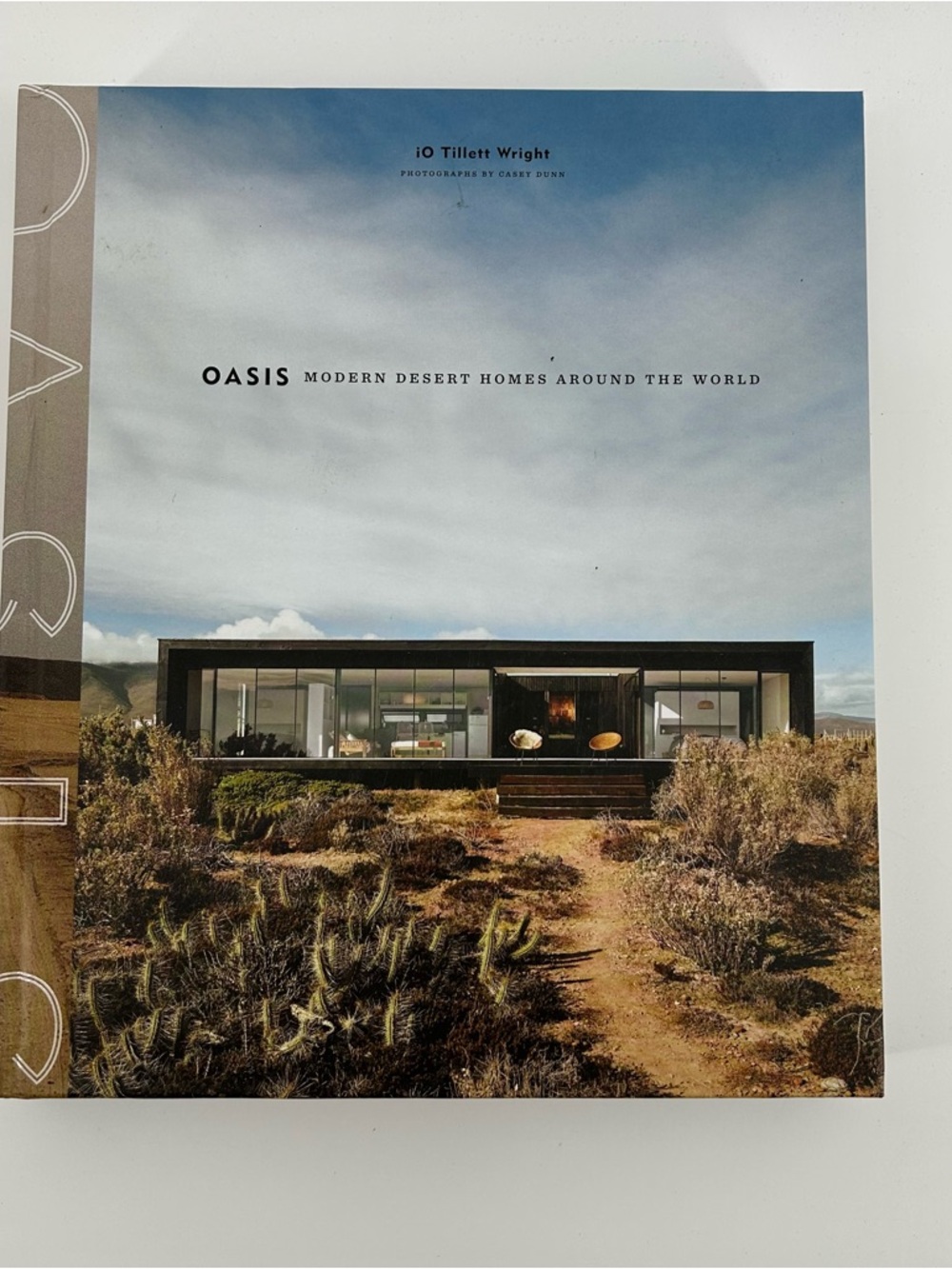 Oasis: Modern Desert Homes Around the World – Blue Cover Coffee Table Book